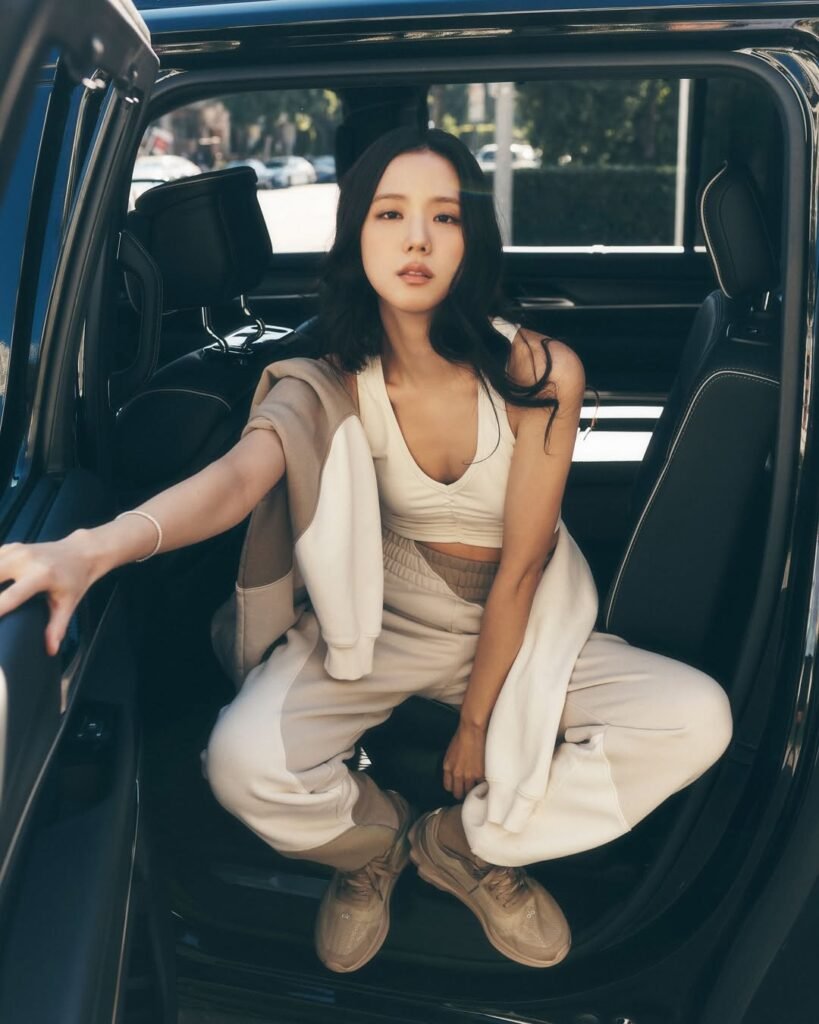 Jisoo Biography